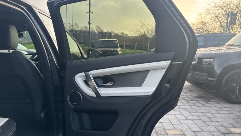 Land Rover Discovery Sport 1.5 P270e Dynamic SE 5dr Auto [5 Seat] Station Wagon